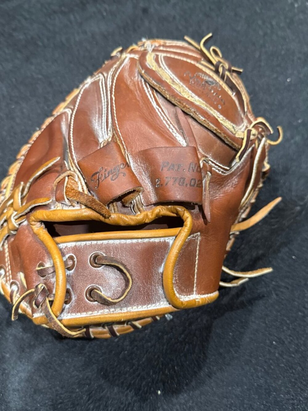 Nokona CM73  31.5” Baseball Catchers Mitt Right Throw EUC